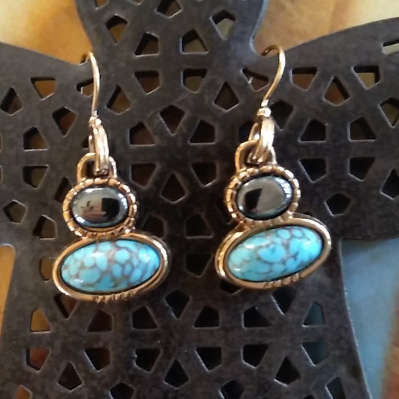♥️SOLD!♥ Claiborne Gold Turquoise & Onyx Earrings - Picture 2 of 6